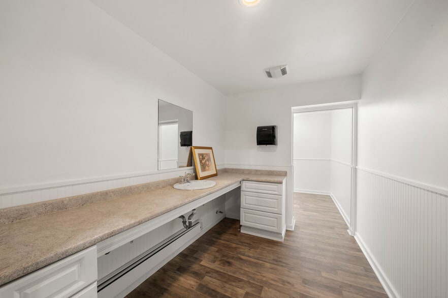 More Photos Of 597 Winthrop St, Taunton Manufacturing For Sale