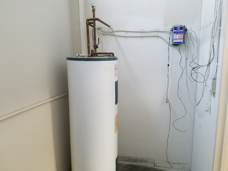 More Photos Of 18775 N Frederick Rd, Gaithersburg Warehouse For Lease