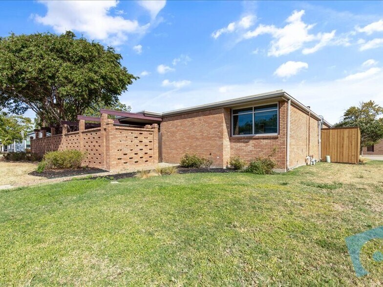 More Photos Of 7291 Glenview Dr, North Richland Hills Office For Sale
