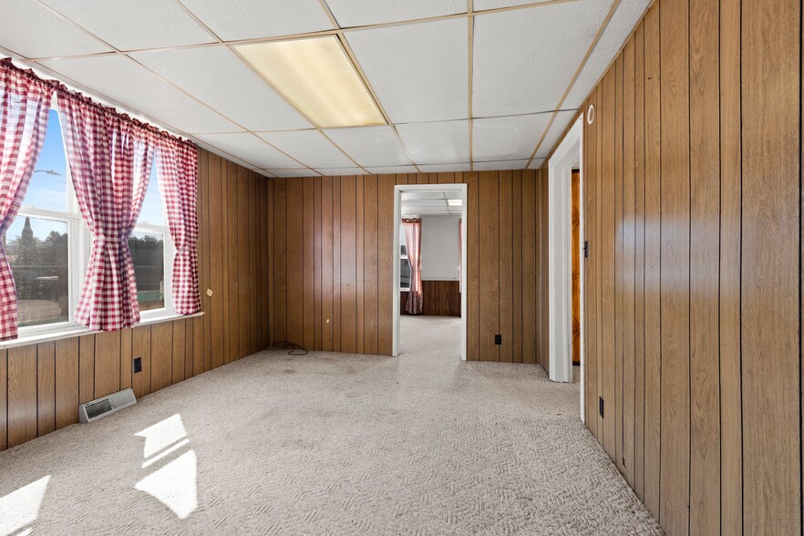 More Photos Of 1308 Washington St, Manitowoc Office For Sale