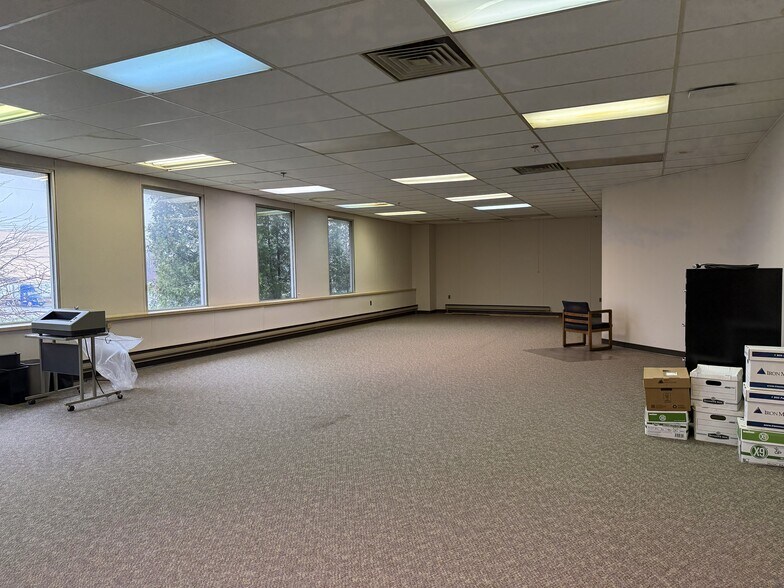 More Photos Of 2100 Cedar St, Fremont Distribution For Lease