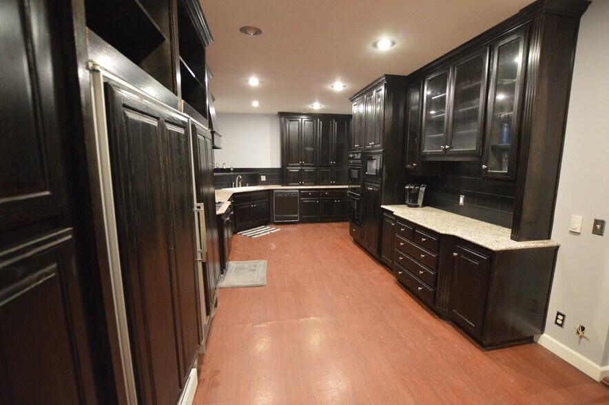 More Photos Of 982 County Road 979, Royse City Showroom For Lease