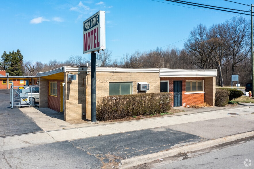Primary Photo Of 22400 Plymouth Rd, Detroit Hotel For Sale