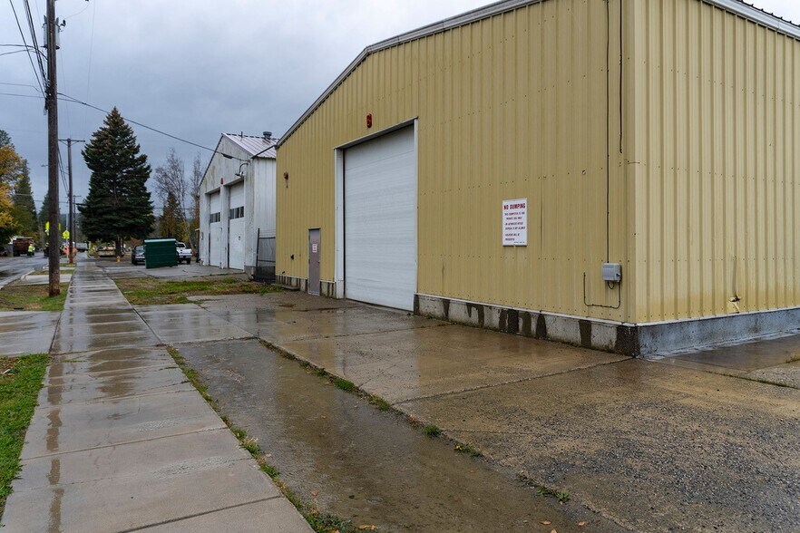 More Photos Of 1301 Ontario St, Sandpoint Warehouse For Sale
