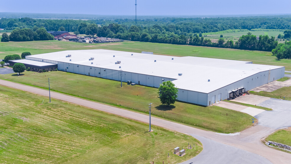 Primary Photo Of 1 American Woodmark Dr, Humboldt Manufacturing For Lease