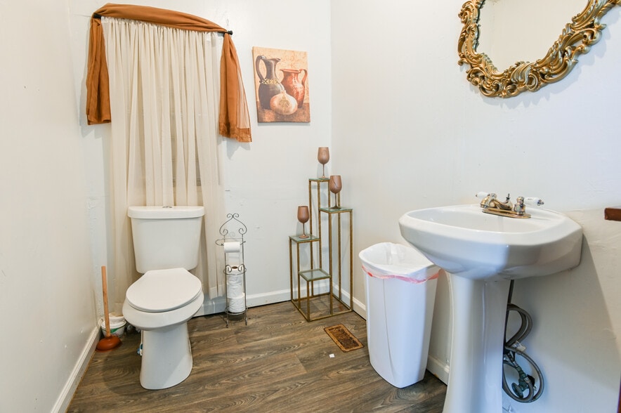 More Photos Of 2766 White Oak Dr, Decatur Religious Facility For Sale