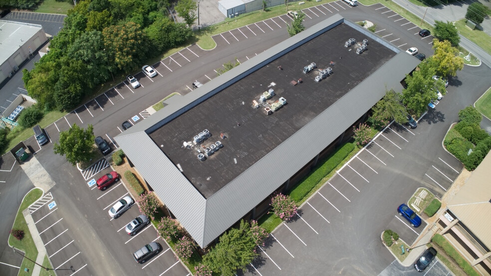 More Photos Of 444 Metroplex Dr, Nashville Office For Sale