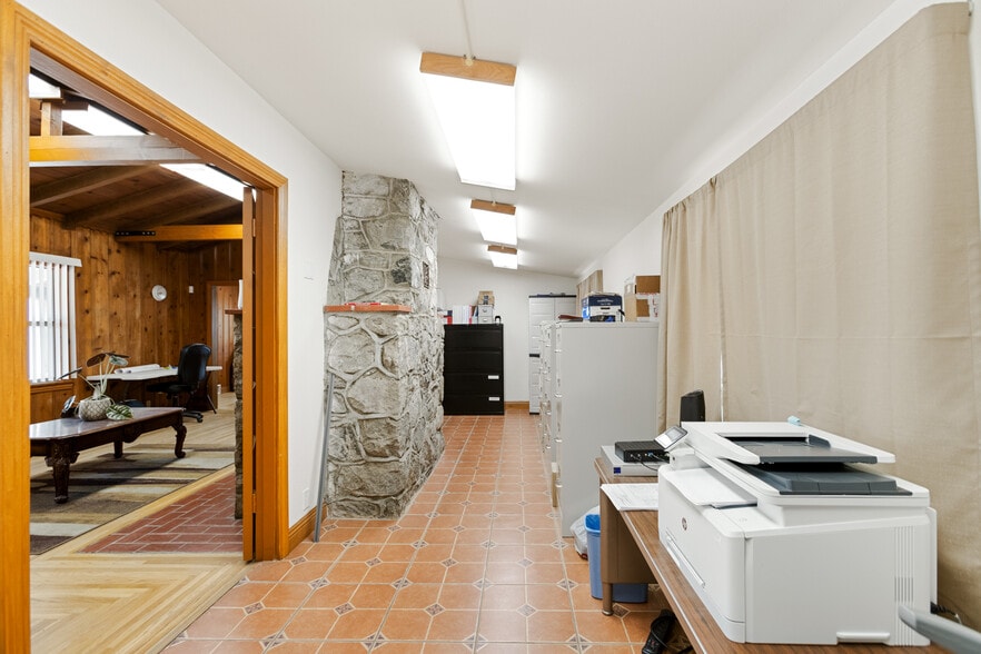 More Photos Of 635 Veile Ave, Beaumont Office For Sale