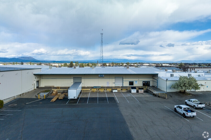 More Photos Of 4300-4356 Caterpillar Rd, Redding Manufacturing For Sale