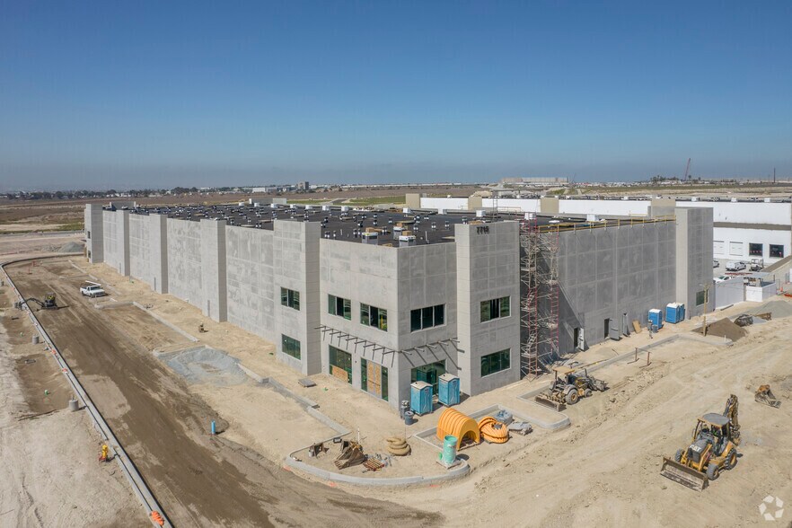 More Photos Of 7707 Paseo de la Fuente, San Diego Warehouse For Lease