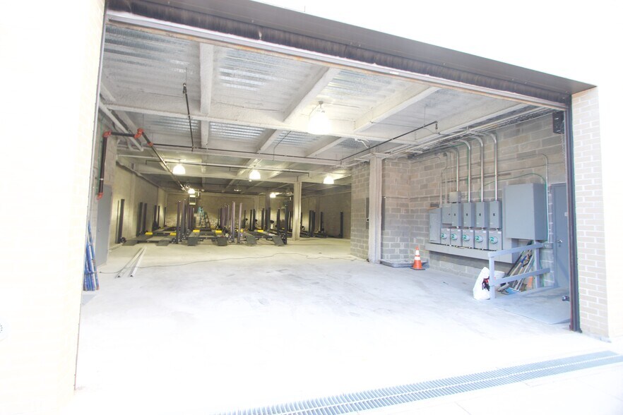 More Photos Of 1961 49th St, Long Island City Office For Lease