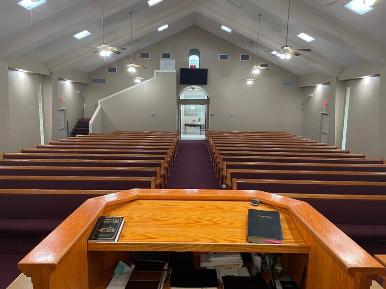 5555 Trafalgar Dr, Houston, TX 77085 Religious Facility For Sale