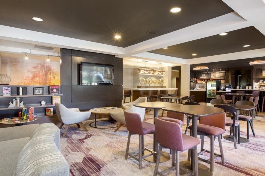 More Photos Of 3040 Ross Clark Cir, Dothan Hotel For Sale