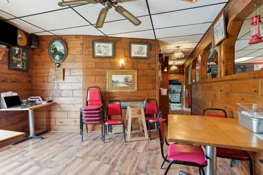 More Photos Of 456 US-5, Fairlee Restaurant For Sale