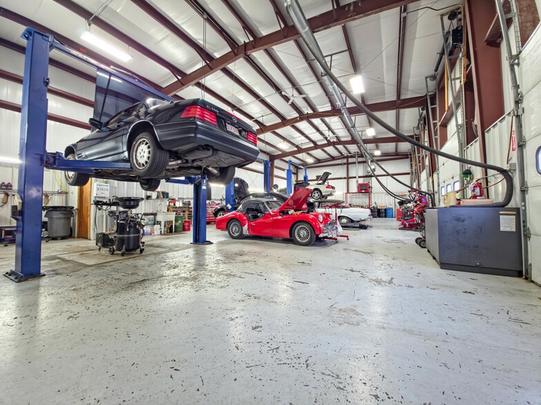 More Photos Of 7 Colonel Dr, Bourne Auto Repair For Sale