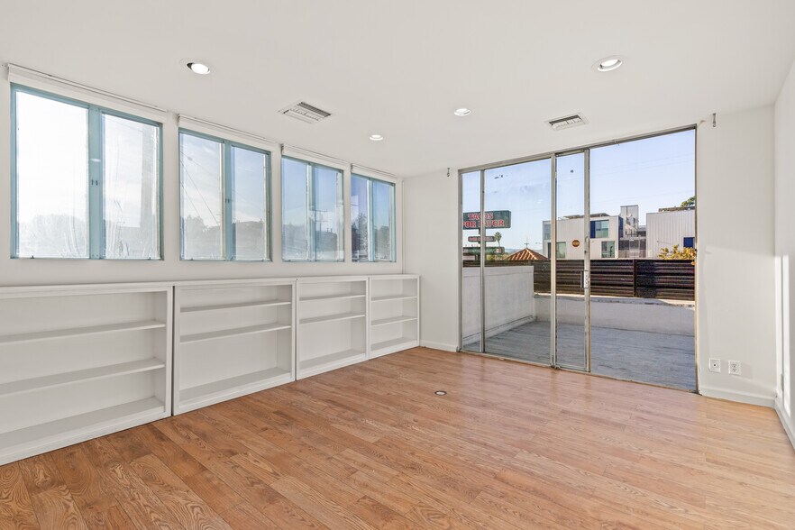 More Photos Of 2951-2953 Lincoln Blvd, Santa Monica Loft Creative Space For Sale