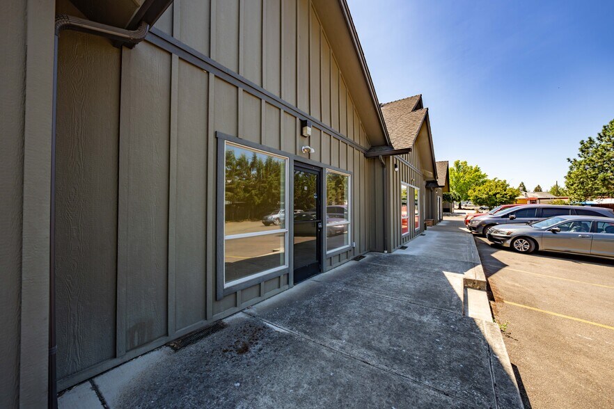 More Photos Of 209 S Old Pacific Hwy, Myrtle Creek Office For Sale