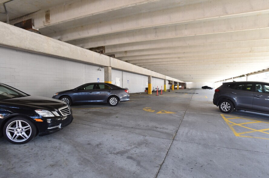 More Photos Of 1800 Northeast Expy, Atlanta Showroom For Lease