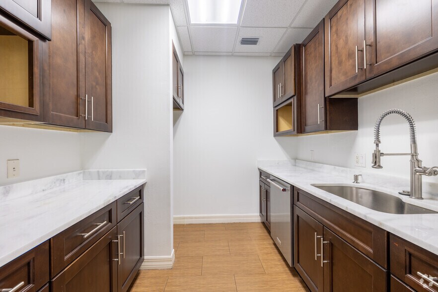 More Photos Of 8991 Daniels Center Dr, Fort Myers Medical For Sale