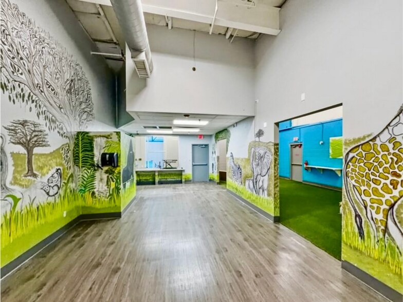 More Photos Of 145 Paragon Ln, El Paso General Retail For Sale