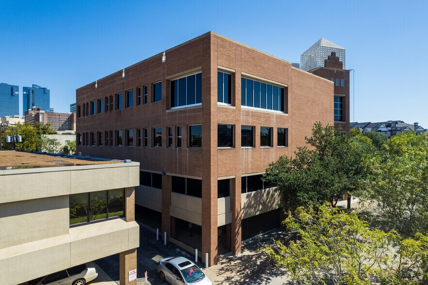 More Photos Of 930 W 1st St, Fort Worth Office For Sale