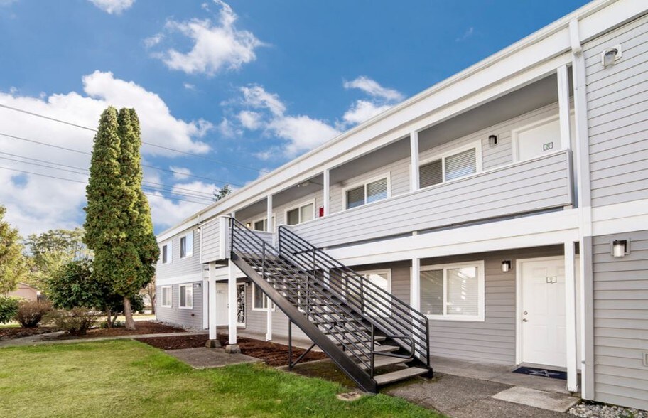 More Photos Of 12712 C St S, Tacoma Apartments For Sale