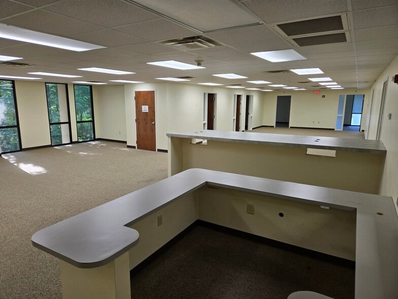More Photos Of 1910 Lakeland Dr, Jackson Medical For Lease