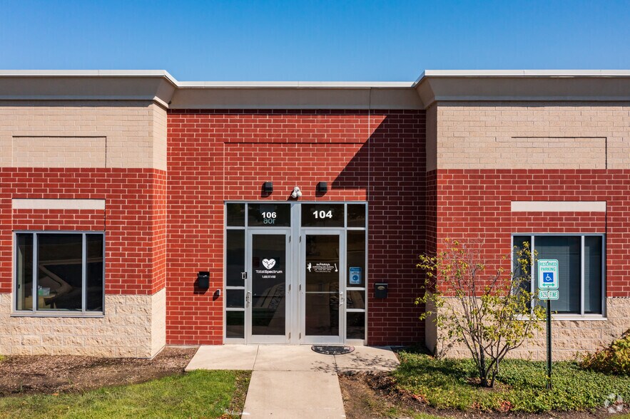 More Photos Of 4222-4248 Meridian Pky, Aurora Unknown For Lease