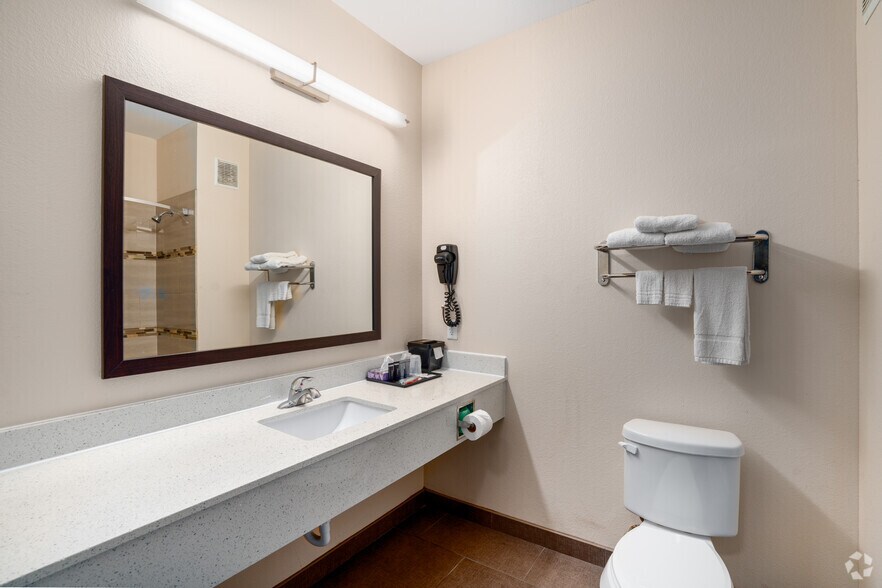 More Photos Of 5525 7th St, Bay City Hotel For Sale