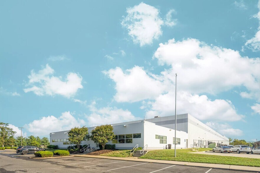 More Photos Of 2303 Center Square Rd, Swedesboro Warehouse For Lease