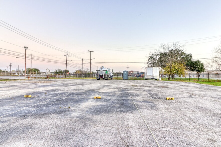 More Photos Of 8750 Galveston Rd, Houston Land For Lease