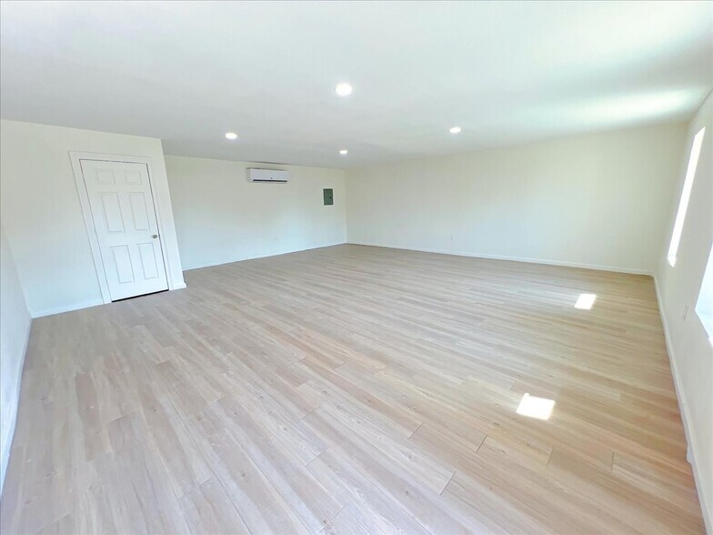 More Photos Of 7704 Irvington Blvd, Houston General Retail For Lease