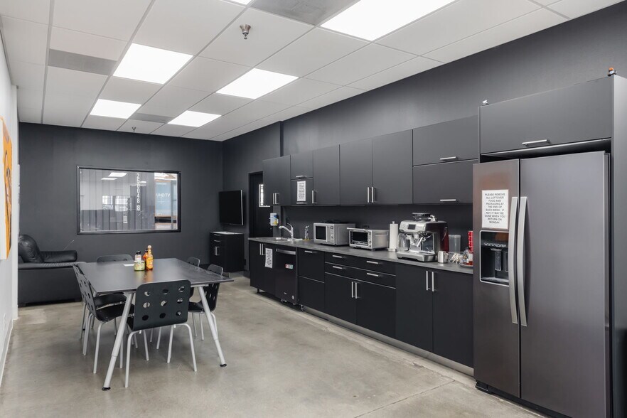 More Photos Of 3160 El Segundo Blvd, Hawthorne Warehouse For Lease