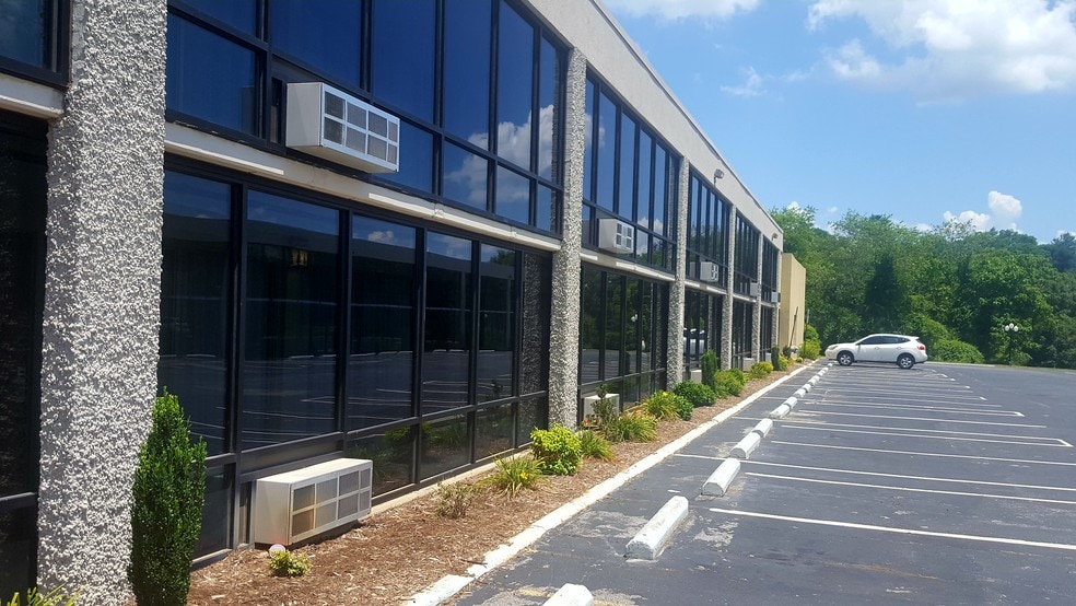More Photos Of 201 Sugarloaf Rd, Hendersonville Hotel For Sale