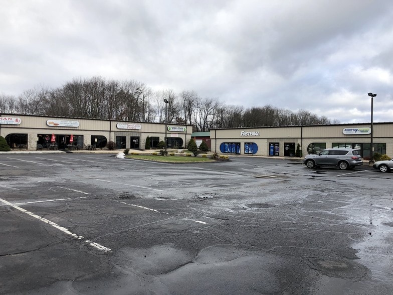 More Photos Of 199 Shunpike Rd, Cromwell Unknown For Lease