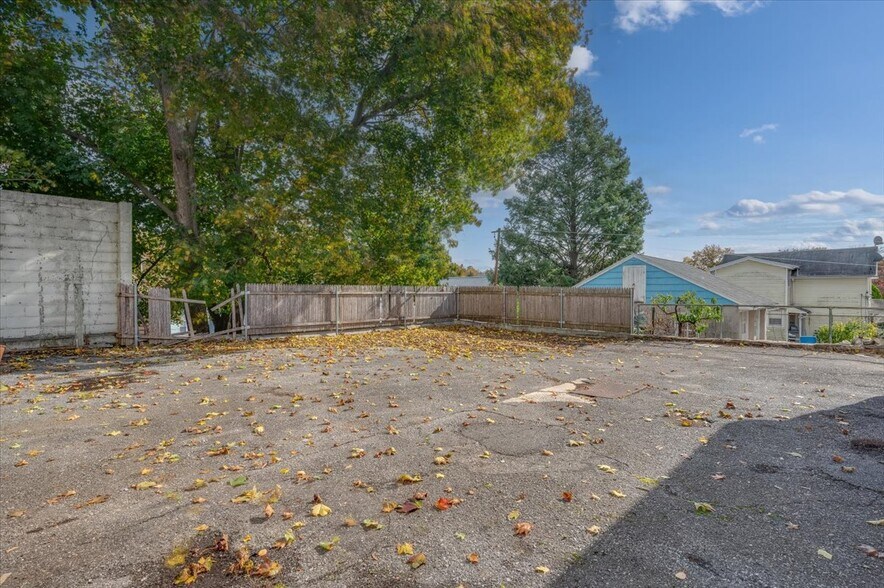 More Photos Of 217 Madison Ave, Port Chester Light Distribution For Sale