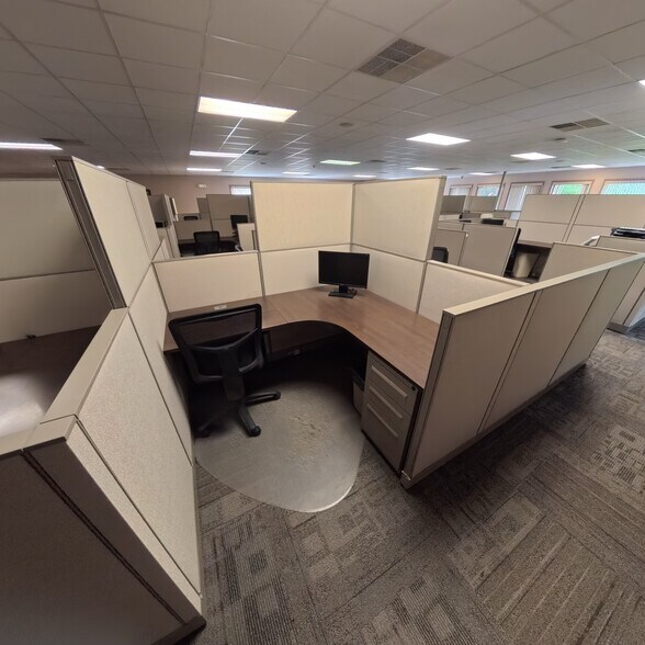 More Photos Of 200 Pine Brook Pl, Orwigsburg Office For Sale