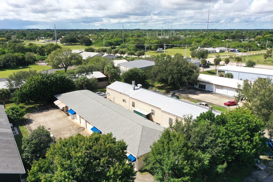 More Photos Of 637 2nd Ln, Vero Beach Flex For Sale