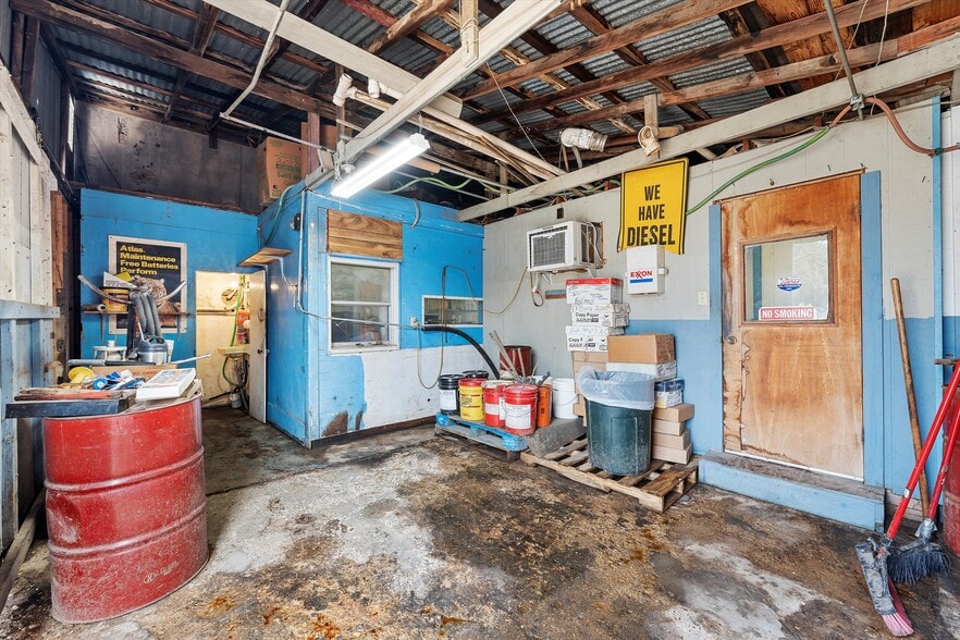 More Photos Of 201 W Oak St, West Service Station For Sale