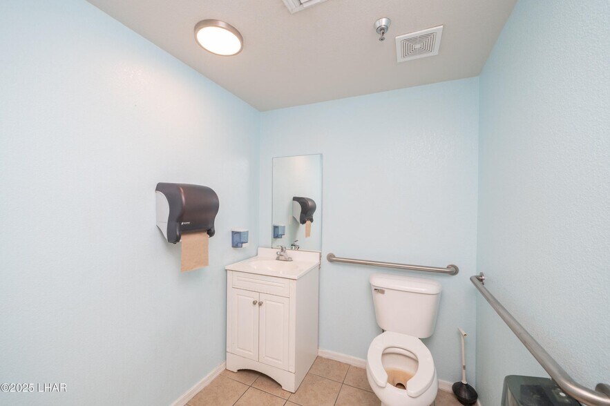 More Photos Of 1515 N Lake Havasu Ave, Lake Havasu City General Retail For Sale