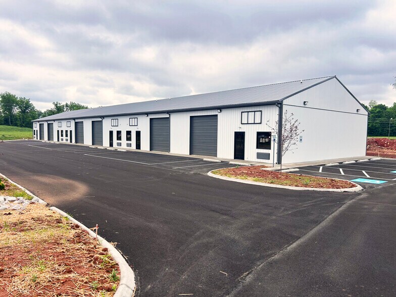 More Photos Of 405 Red Squirrel St, Bowling Green Industrial For Sale