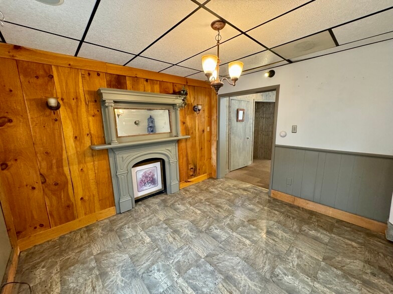 More Photos Of 194 Guy Park Ave, Amsterdam General Retail For Sale