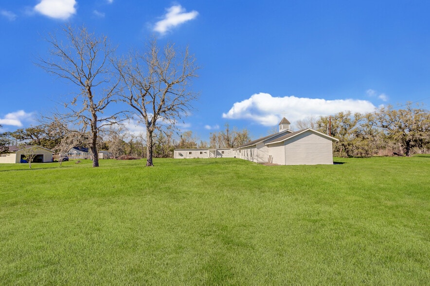More Photos Of 3922 County Road 353, Brazoria Religious Facility For Sale