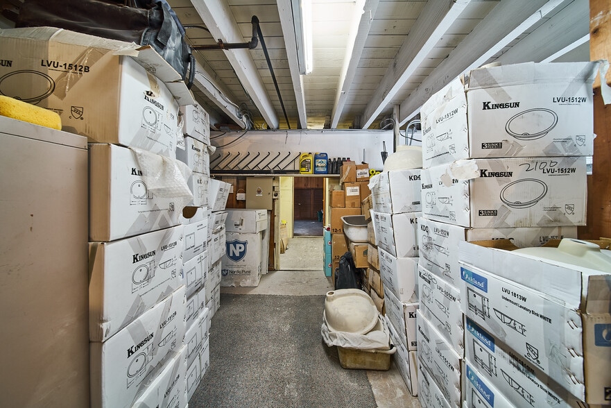 More Photos Of 2100 Jericho Tpke, Garden City Park Warehouse For Lease