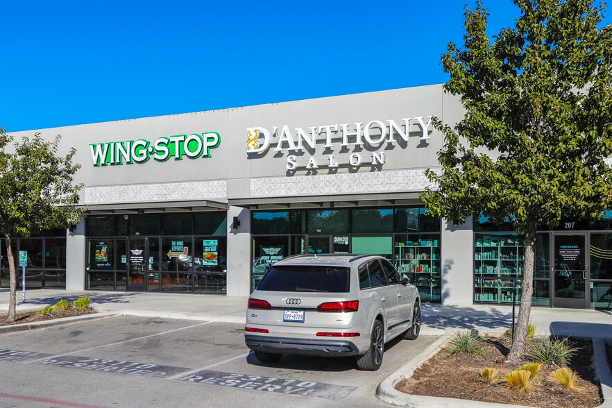 More Photos Of 23110 W I-10, San Antonio Storefront For Lease