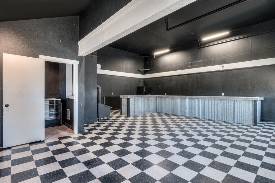 More Photos Of 64661 Bruce Ave, Bend General Retail For Sale