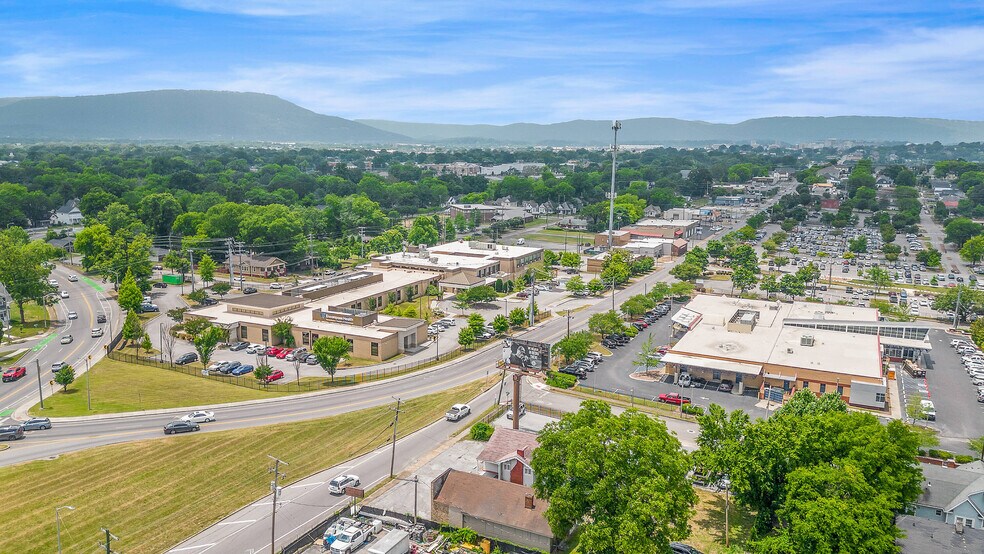 More Photos Of 2507 McCallie Ave, Chattanooga Office Residential For Sale