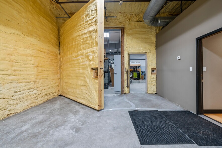 More Photos Of 4702 Eastern Ave, Kansas City Warehouse For Sale