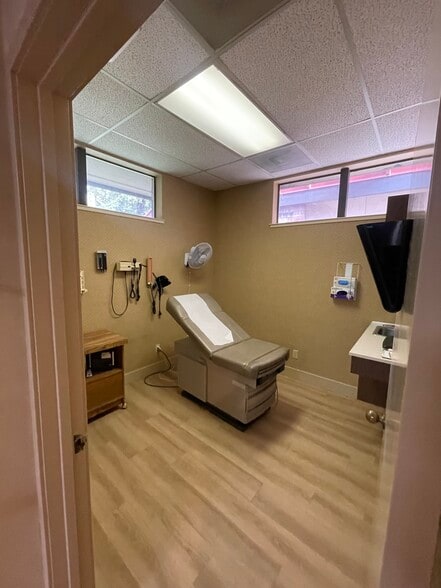 More Photos Of 123 S Commerce St, Stockton Healthcare For Lease