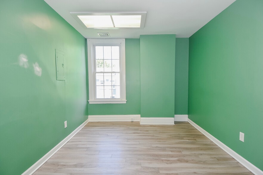 More Photos Of 93-97 Broad St, Middletown Office For Sale